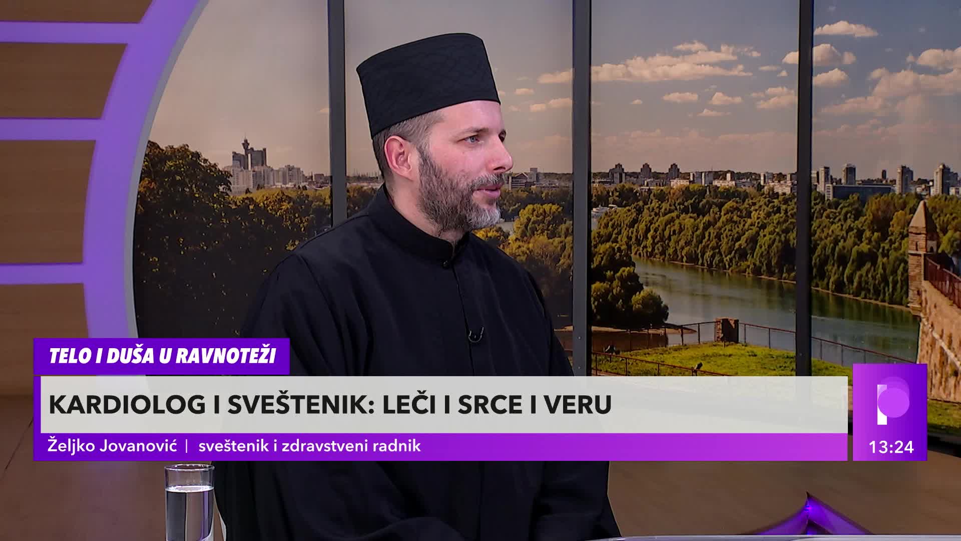 MANTIJA I BELI MANTIL Između operacija ispoveda i KRSTI pacijente u bolnici