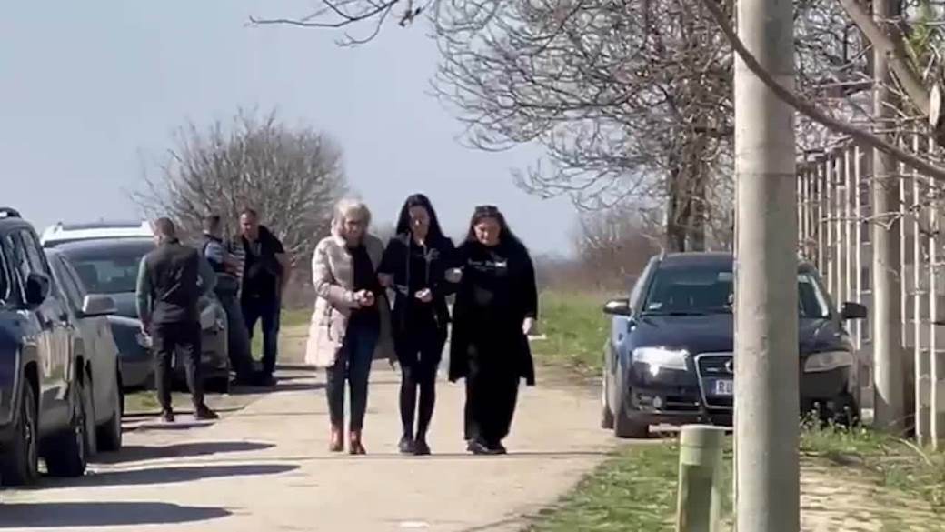  Udovica Dragana Lazića stigla na sahranu 