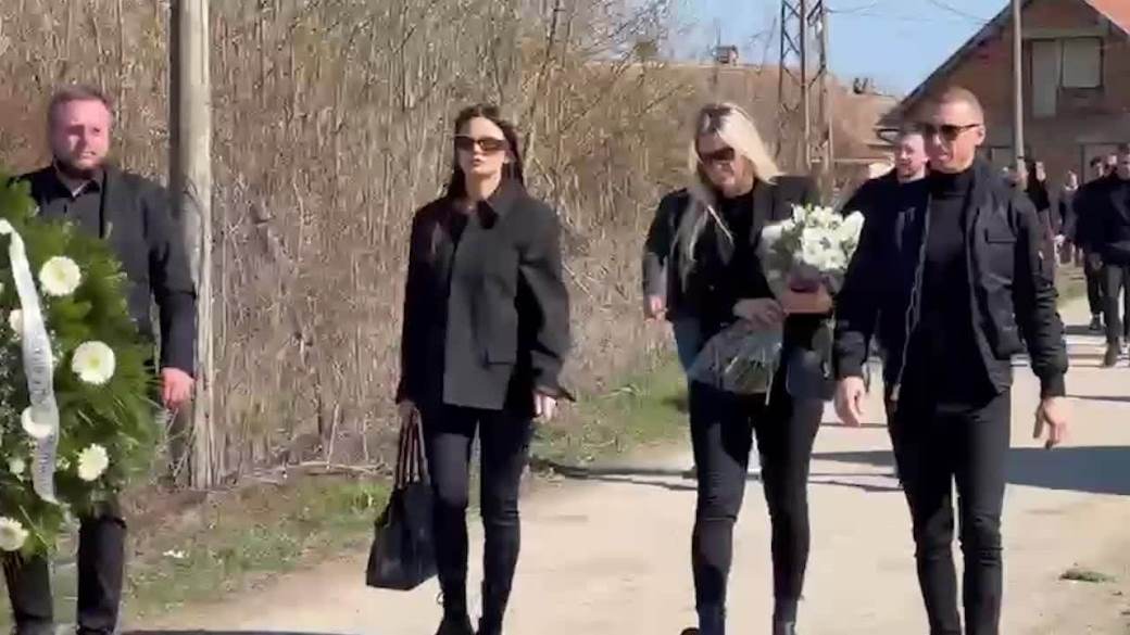  Poznati na sahrani brata Darka Lazića 
