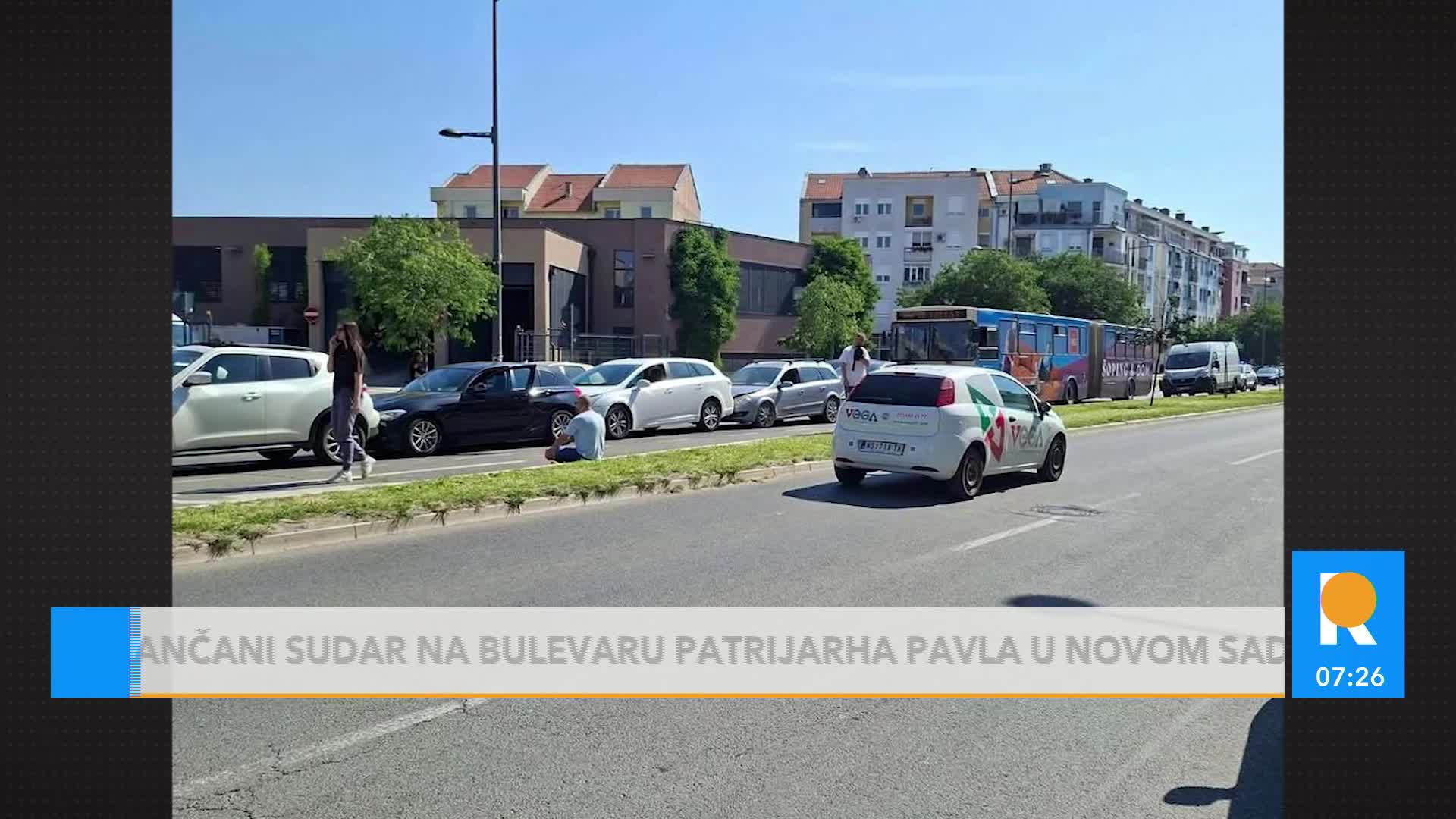 В Нови-Саде в ДТП с участием автобуса пострадали пять человек, ведется расследование причин аварии.