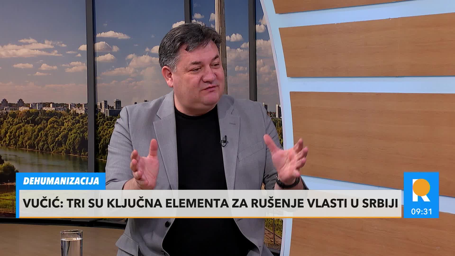 ОБЩЕСТВО ДЕЛИТСЯ НА "ЗА" И "ПРОТИВ"