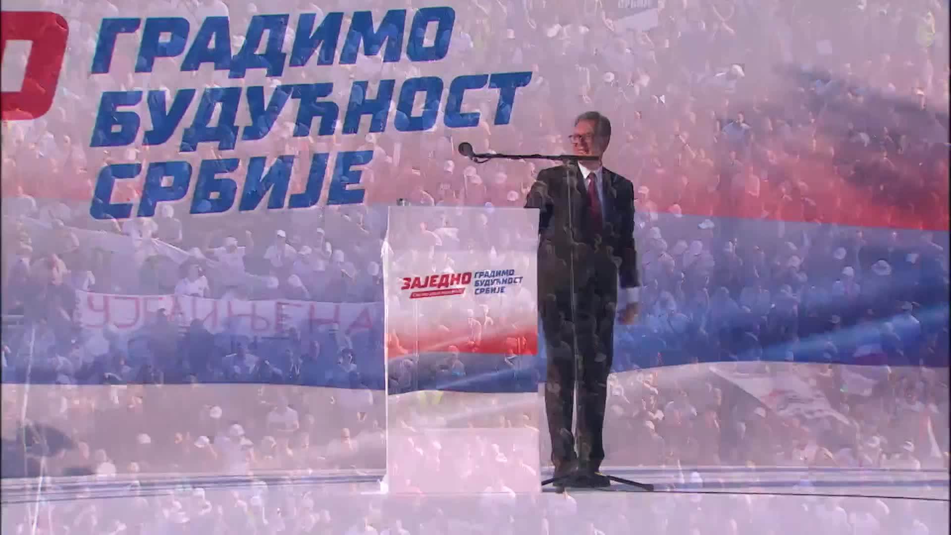 Посмотрите, как президент Вучич поклонился народу!