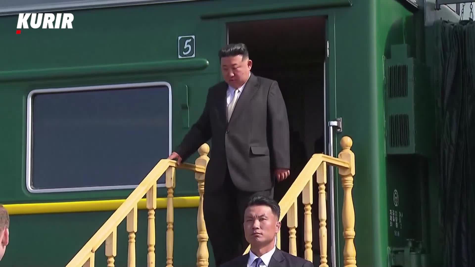 PUTIN SE SASTAO SA KIMOM NA KOSMODROMU: Čvrst stisak ruke i osmesi ...