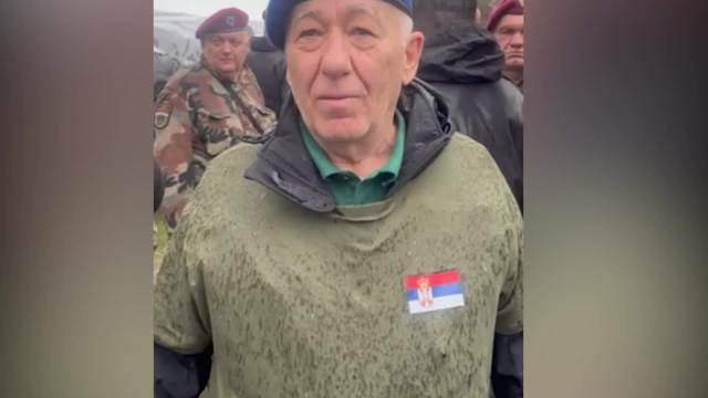 Dragan Radosavljević Guri posetio studente u Pionirskom parku.jpeg Dragan Radosavljević Guri posetio studente u Pionirskom parku.jpeg