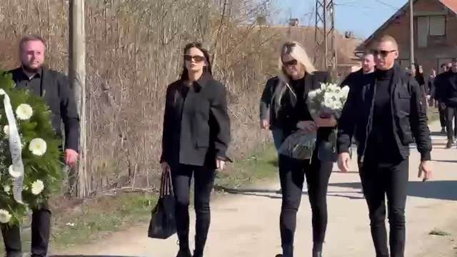 Poznati na sahrani brata Darka Lazića 