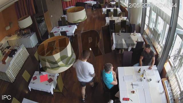 Marko Miljković, Dejan Tesić sa vlasnikom hotela na sastanku.jpeg Marko Miljković, Dejan Tesić sa vlasnikom hotela na sastanku.jpeg