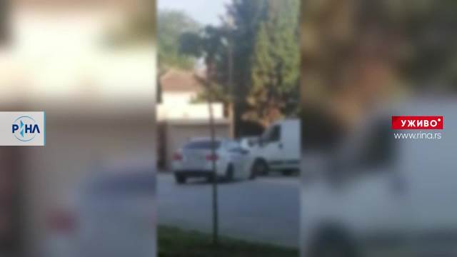  Jeziv snimak iz centra Čačka, bahati vozač divljao automobilom u blizini vrtića i škole 