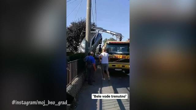 Autom uleteo čoveku u dvoriše na Belim vodama 