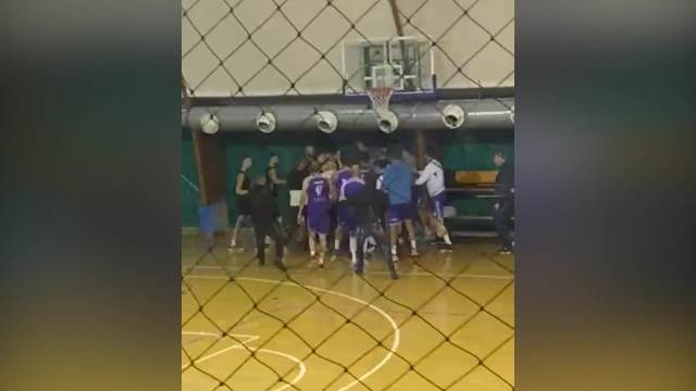 Filip Čović jedan od glavnih aktera tuče na košarkaškoj utakmici.jpeg Filip Čović jedan od glavnih aktera tuče na košarkaškoj utakmici.jpeg