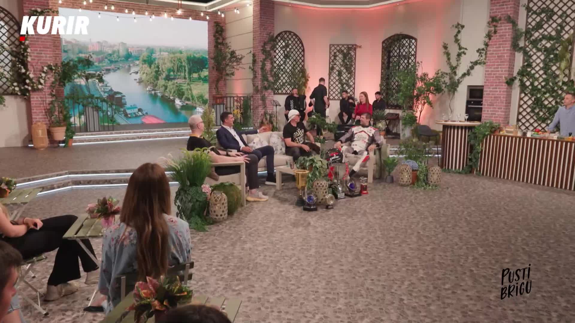 Bivši košarkaš otkrio skriveni talenat: U studiju Kurira uzeo mikrofon i zapevao ovu poznatu pesmu - Kešelj i Tomašević otkrili da li im nedostaje sport.jpeg