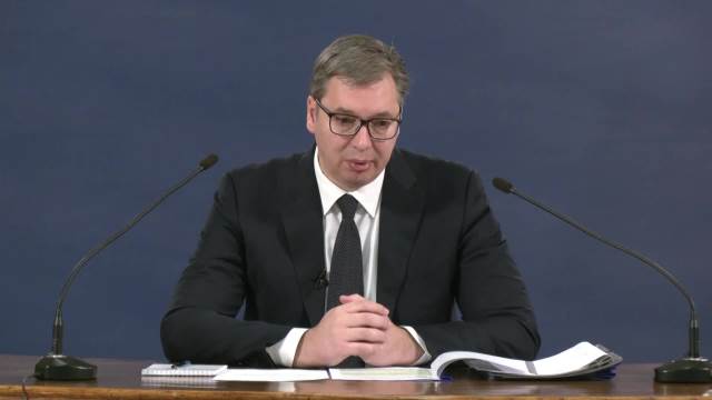 VUČIĆ: Od 1. januara za svako prvorođeno dete 300.000 dinara, za studentkinje trudnice i mame ne važe ispitni rokovi