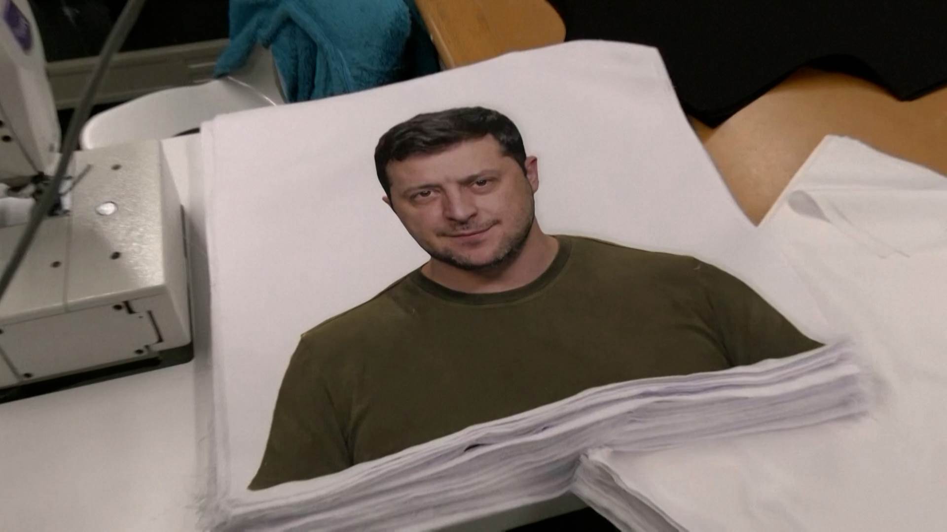 Zelenski na jastučnici -CZECH-PILLOWS.00_00_51_22.Still002.jpg